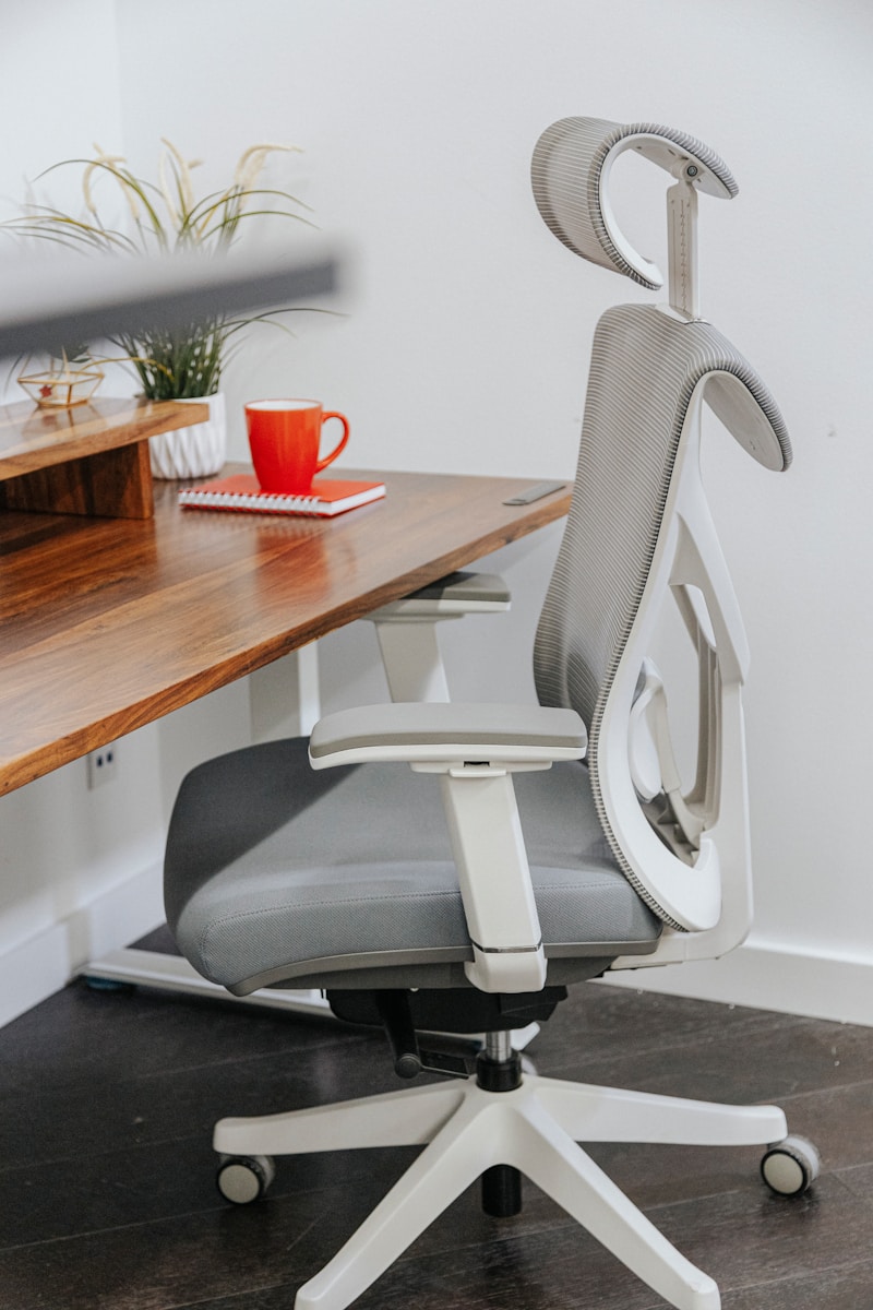 Waarom ergonomische bureaustoelen essentiel zijn voor elke werkplek